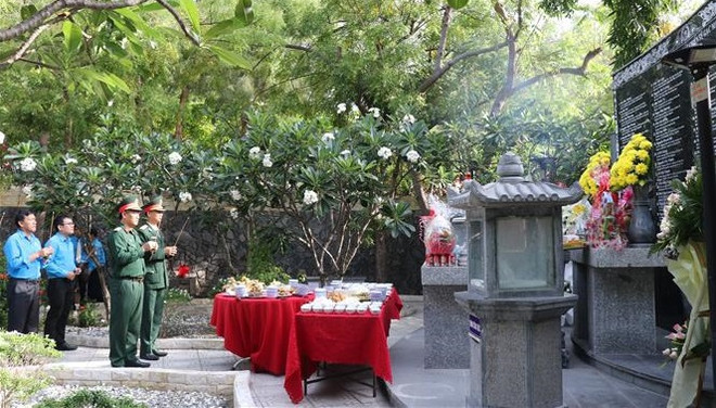 Rinden homenaje a mártires caídos en isla de Gac Ma ảnh 1 Rinden homenaje a mártires caídos en isla de Gac Ma ảnh 1