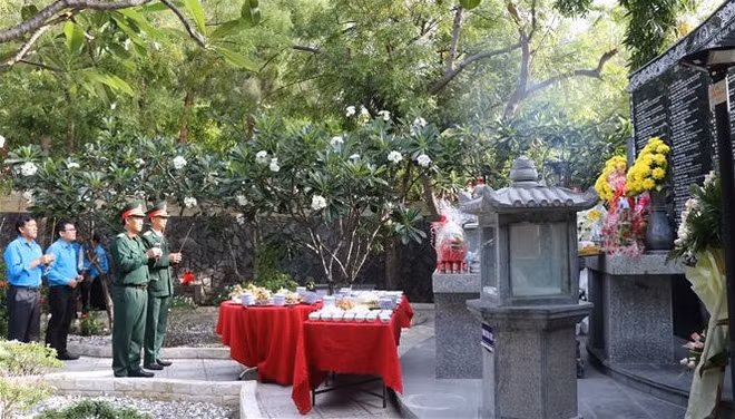 Rinden homenaje a mártires caídos en isla de Gac Ma ảnh 1 Rinden homenaje a mártires caídos en isla de Gac Ma ảnh 1