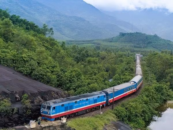 Vietnam invierte en dos líneas ferroviarias en región sureña ảnh 2
