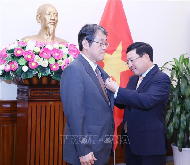 Honran a saliente embajador de Japón en Vietnam con Orden de Amistad ảnh 1 Honran a saliente embajador de Japón en Vietnam con Orden de Amistad ảnh 1