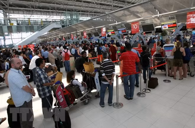 Apoyan a ciudadanos vietnamitas varados en aeropuertos de Tailandia y Singapur ảnh 1