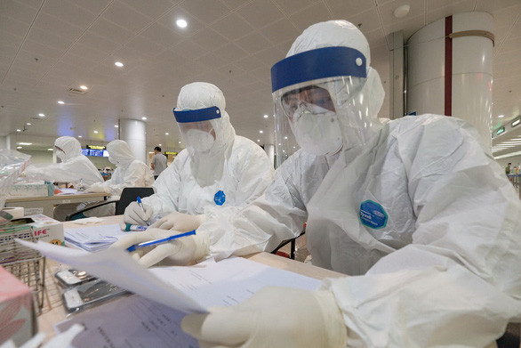 Anuncian en Vietnam primeras funcionarias médicas contagiadas por COVID-19 ảnh 1 Anuncian en Vietnam primeras funcionarias médicas contagiadas por COVID-19 ảnh 1