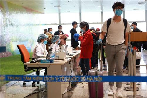 Pasajeros deben realizar declaraciones médicas antes de subir a vuelos domésticos en Vietnam ảnh 1 Pasajeros deben realizar declaraciones médicas antes de subir a vuelos domésticos en Vietnam ảnh 1
