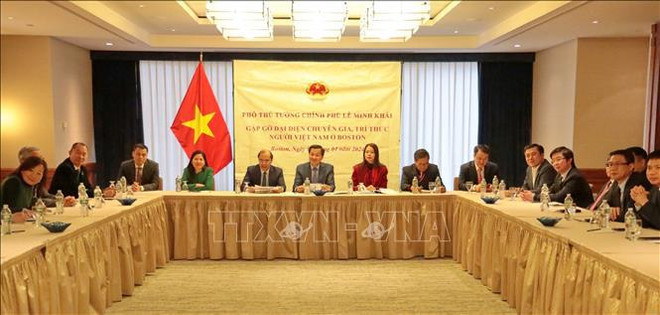 Vicepremier vietnamita intercambia con representante comercial de EE.UU. ảnh 1 Vicepremier vietnamita intercambia con representante comercial de EE.UU. ảnh 1