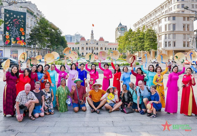 Más de tres millones de personas se unen al Festival de Ao dai de Ciudad Ho Chi Minh ảnh 1 Más de tres millones de personas se unen al Festival de Ao dai de Ciudad Ho Chi Minh ảnh 1