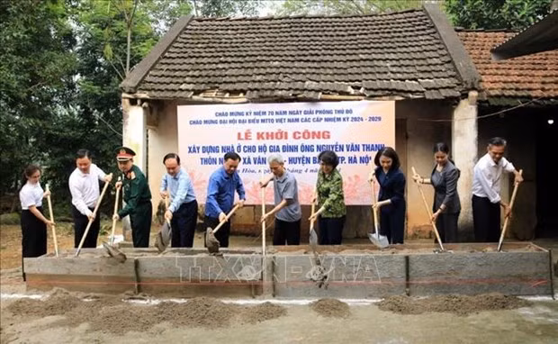 Hanoi construye casas para familias pobres ảnh 1