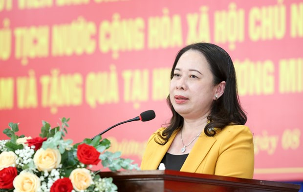 Presidenta interina entrega obsequios a personas desfavorecidas en la provincia de Tay Ninh ảnh 2 Presidenta interina entrega obsequios a personas desfavorecidas en la provincia de Tay Ninh ảnh 2