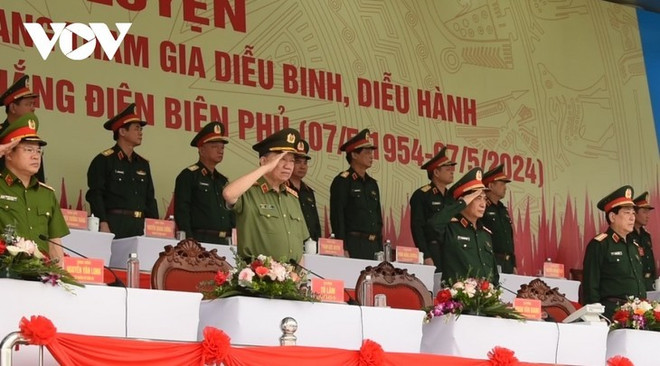 Realizan preparativos para desfile militar sobre campaña de Dien Bien Phu ảnh 1