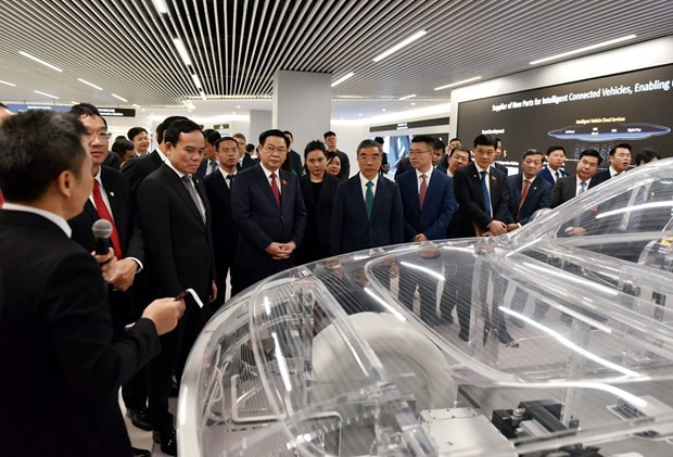 Presidente parlamentario vietnamita se reúne con jefes de principales corporaciones de China ảnh 4 Presidente parlamentario vietnamita se reúne con jefes de principales corporaciones de China ảnh 4