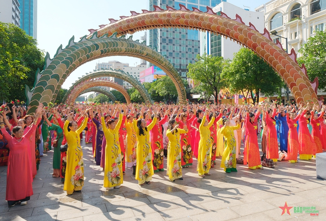 Más de tres millones de personas se unen al Festival de Ao dai de Ciudad Ho Chi Minh ảnh 2 Más de tres millones de personas se unen al Festival de Ao dai de Ciudad Ho Chi Minh ảnh 2