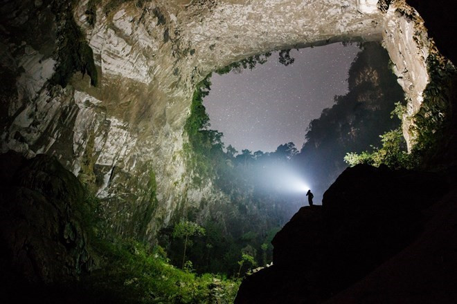 Publican primer libro sobre cueva Son Doong ảnh 1