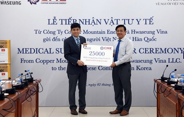 Entregan donación de empresas para vietnamitas en Corea del Sur contra el COVID-19 ảnh 1 Entregan donación de empresas para vietnamitas en Corea del Sur contra el COVID-19 ảnh 1