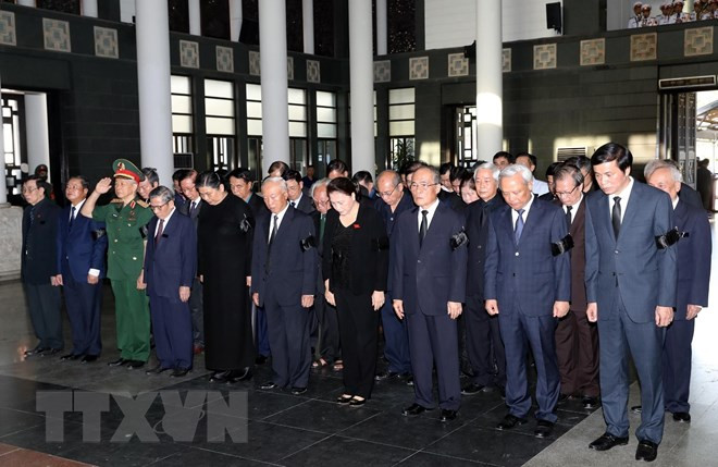 Rinden en Vietnam homenaje póstumo a veterano legislador Vu Mao ảnh 1 Rinden en Vietnam homenaje póstumo a veterano legislador Vu Mao ảnh 1
