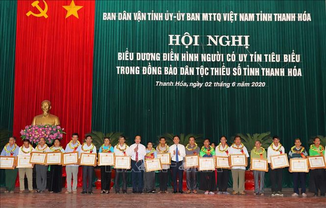 Provincia vietnamita de Thanh Hoa honra a personas prestigiosas entre los grupos minoritarios ảnh 1 Provincia vietnamita de Thanh Hoa honra a personas prestigiosas entre los grupos minoritarios ảnh 1