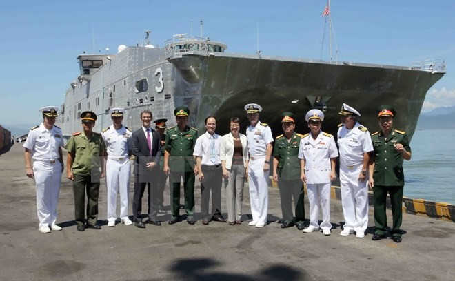 Buques militares estadounidenses arriban a Da Nang ảnh 1
