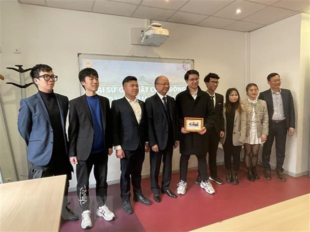 Exhortan a la comunidad vietnamita en Francia a ser más unida ảnh 1 Exhortan a la comunidad vietnamita en Francia a ser más unida ảnh 1