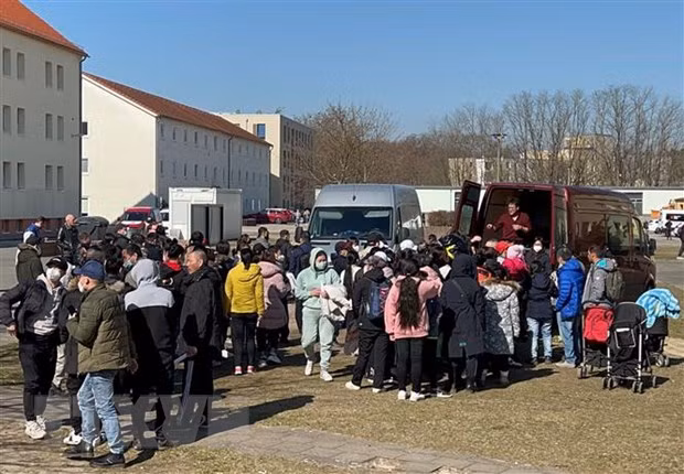 Vietnamitas en República Checa amplían apoyo a connacionales evacuados de Ucrania ảnh 1