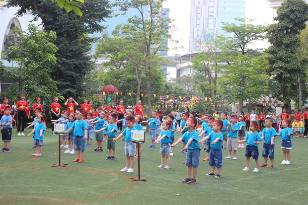 Padres y maestros manifiestan alegría por reapertura de jardines de infancia en Hanoi ảnh 2 Padres y maestros manifiestan alegría por reapertura de jardines de infancia en Hanoi ảnh 2