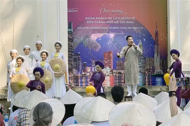  Ciudad Ho Chi Minh recibe a turistas estadounidenses ảnh 2