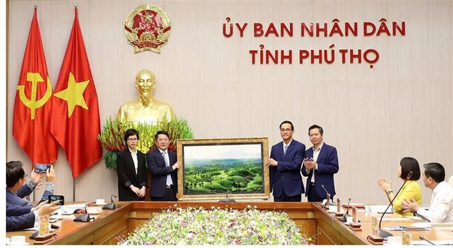 Vietnamitas residentes en exterior rinden tributo a los reyes Hung en provincia de Phu Tho ảnh 1 Vietnamitas residentes en exterior rinden tributo a los reyes Hung en provincia de Phu Tho ảnh 1