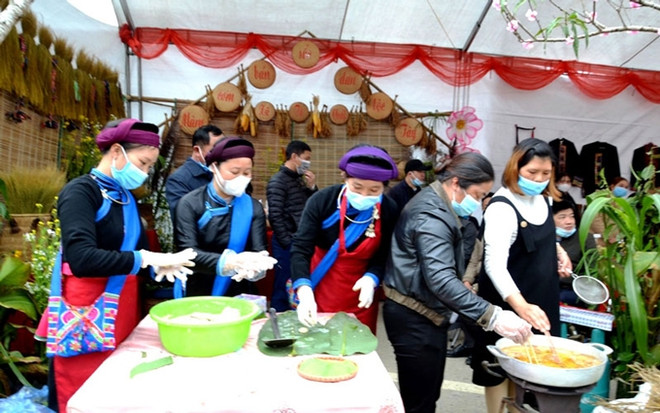Reanudan mercado nocturno turístico en meseta de Bac Ha ảnh 1