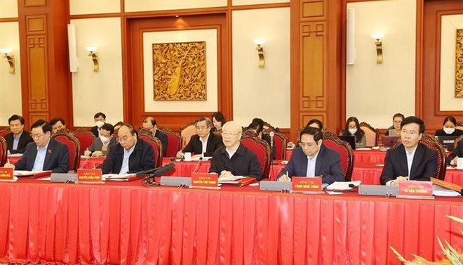 Secretario general del PCV preside reunión del Buró Político sobre el desarrollo de Hanoi ảnh 2