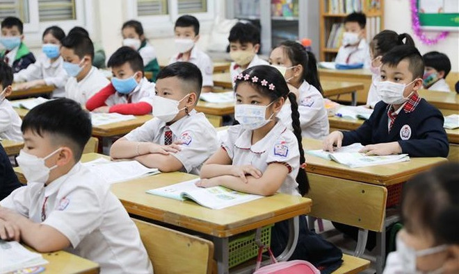 Estudiantes de primero a sexto grado en Hanoi retornaron a escuelas ảnh 1 Estudiantes de primero a sexto grado en Hanoi retornaron a escuelas ảnh 1