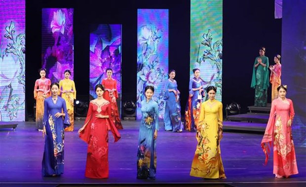 Lanzan la Semana de Ao Dai Vietnam 2024 ảnh 1 Lanzan la Semana de Ao Dai Vietnam 2024 ảnh 1