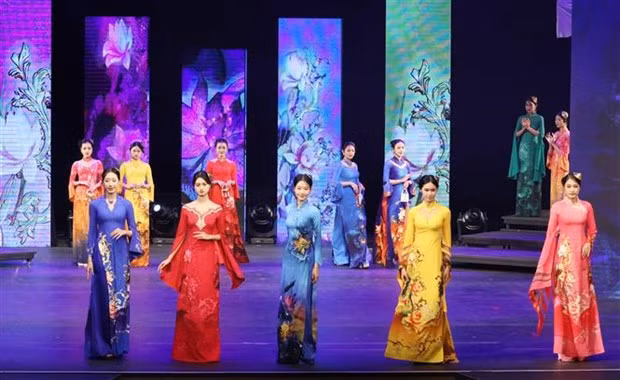 Lanzan la Semana de Ao Dai Vietnam 2024 ảnh 1 Lanzan la Semana de Ao Dai Vietnam 2024 ảnh 1