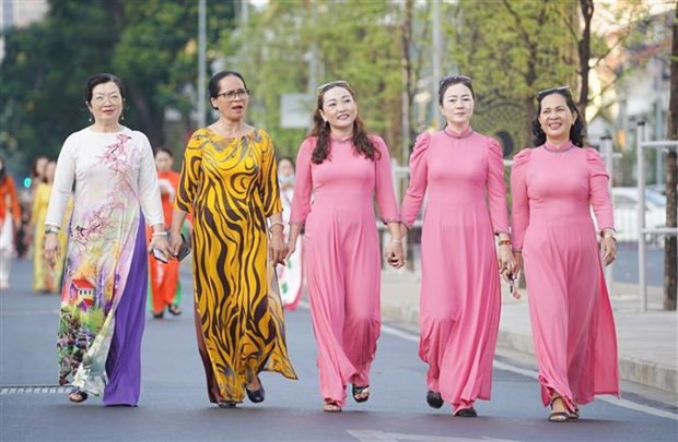 Más de cinco mil personas participan en desfile de 'Ao dai' en Ciudad Ho Chi Minh ảnh 2