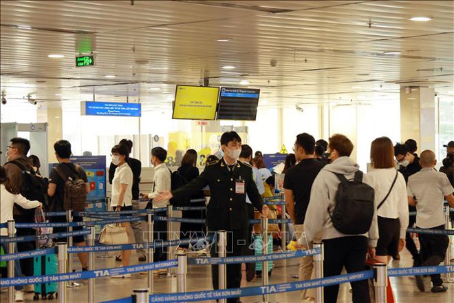 Aeropuerto Tan Son Nhat recibe a más de 3,8 millones de pasajeros en Tet ảnh 1 Aeropuerto Tan Son Nhat recibe a más de 3,8 millones de pasajeros en Tet ảnh 1