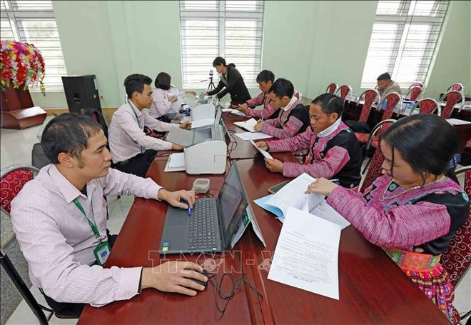 Provincia de Hoa Binh mejora medios de vida de minorías étnicas ảnh 2 Provincia de Hoa Binh mejora medios de vida de minorías étnicas ảnh 2