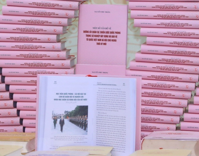 Resaltan significado del libro sobre políticas militares del máximo dirigente del PCV ảnh 1