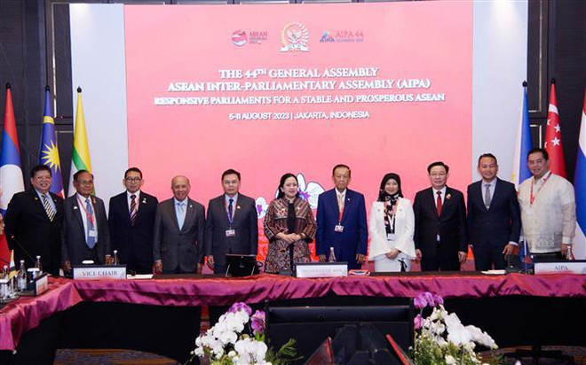 Titular parlamentario de Vietnam asiste a reunión de Comité Ejecutivo de AIPA ảnh 2