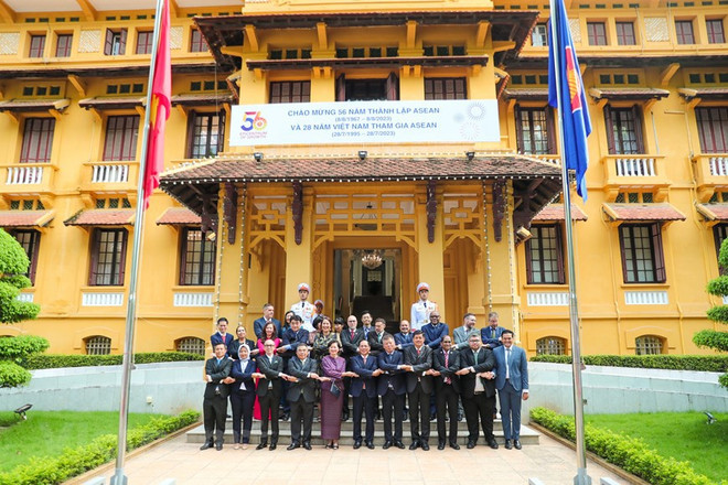 Izan bandera de ASEAN en Vietnam por 56 aniversario de su fundación ảnh 3 Izan bandera de ASEAN en Vietnam por 56 aniversario de su fundación ảnh 3
