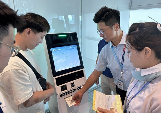 Inauguran quioscos de autofacturación en Aeropuerto Internacional de Da Nang ảnh 1 Inauguran quioscos de autofacturación en Aeropuerto Internacional de Da Nang ảnh 1
