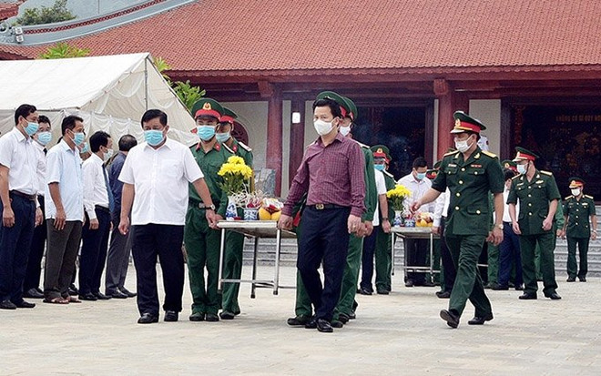 Rinden en provincia vietnamita tributo a héroes y mártires ảnh 1