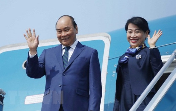 Presidente de Vietnam parte de Hanoi para la visita estatal a Singapur ảnh 1 Presidente de Vietnam parte de Hanoi para la visita estatal a Singapur ảnh 1