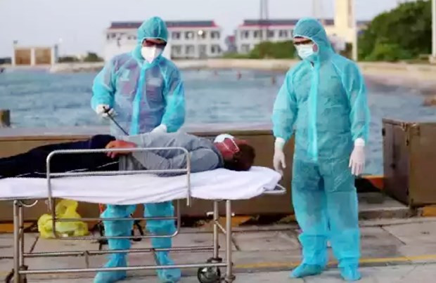 Rescatan a pescadores vietnamitas con problemas de salud en el mar ảnh 1 Rescatan a pescadores vietnamitas con problemas de salud en el mar ảnh 1