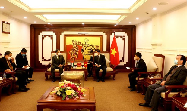 Vietnam y Emirates Árabes Unidos agilizan cooperación en transporte ảnh 1 Vietnam y Emirates Árabes Unidos agilizan cooperación en transporte ảnh 1
