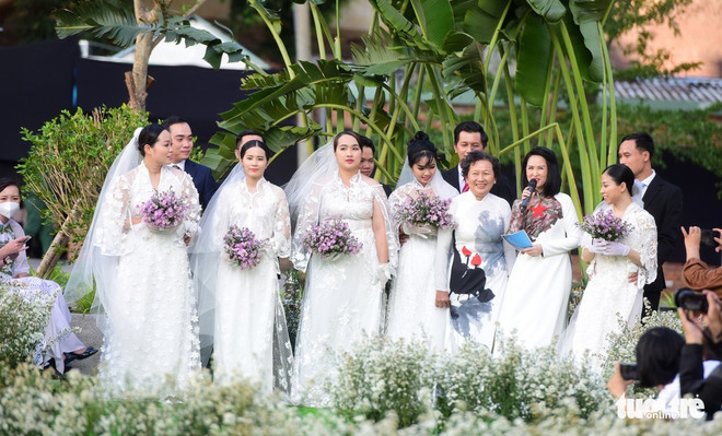 Organizan boda especial de médicos vietnamitas en lucha contra el COVID-19 ảnh 1 Organizan boda especial de médicos vietnamitas en lucha contra el COVID-19 ảnh 1