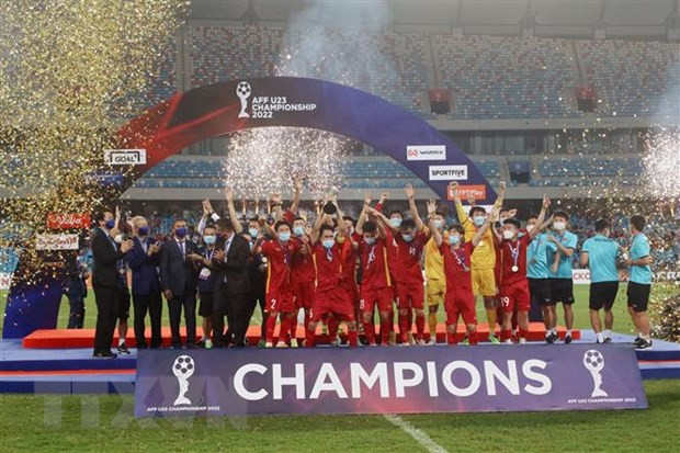 Dirigentes vietnamitas felicitan a selección de fútbol sub-23 por ganar campeonato regional ảnh 1 Dirigentes vietnamitas felicitan a selección de fútbol sub-23 por ganar campeonato regional ảnh 1