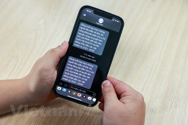 Envían más de 900 millones de mensajes en Vietnam para concienciar al público sobre próximas elecciones ảnh 1