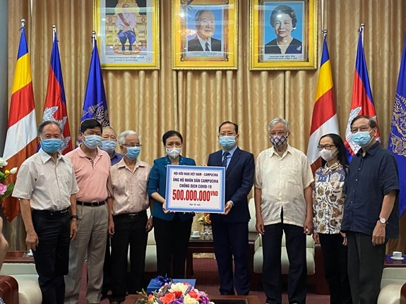Asociación vietnamita de Amistad brinda ayuda a Camboya en la lucha contra el COVID-19 ảnh 1