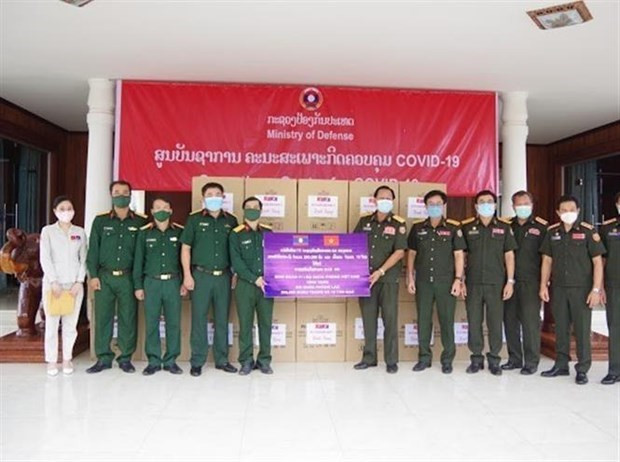 Continúan llegada de donaciones de Vietnam a la lucha antipandémica en Laos ảnh 1 Continúan llegada de donaciones de Vietnam a la lucha antipandémica en Laos ảnh 1