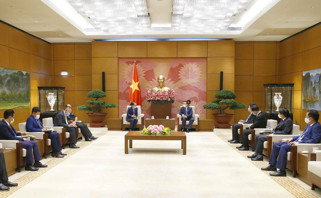 Presidente del Parlamento de Vietnam destaca relaciones de amistad con Camboya ảnh 2 Presidente del Parlamento de Vietnam destaca relaciones de amistad con Camboya ảnh 2
