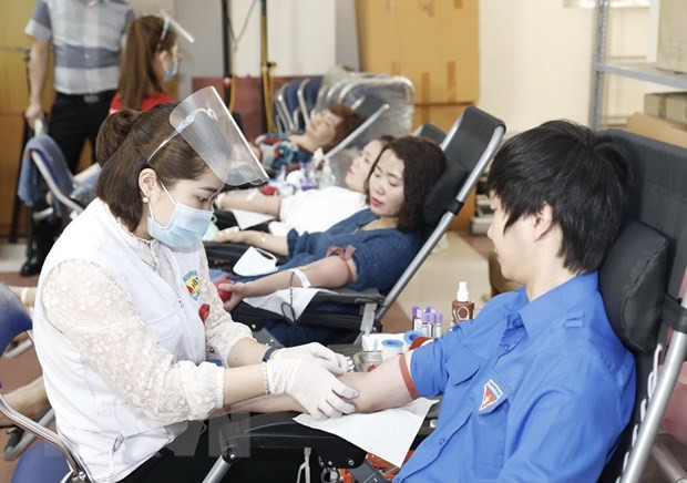 Llaman en Vietnam a donación de sangre ante escasez por pandemia ảnh 1