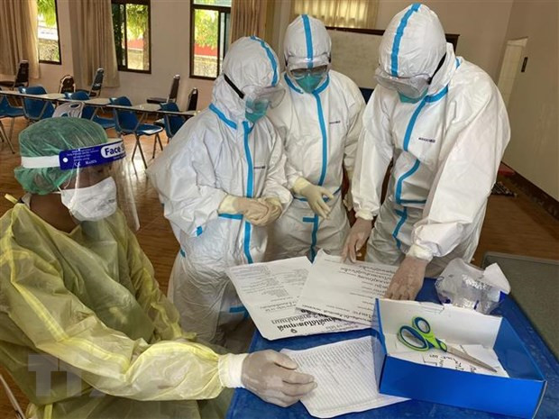 Laos concede medalla de amistad a médicos militares vietnamitas por su apoyo al control del COVID-19 ảnh 1 Laos concede medalla de amistad a médicos militares vietnamitas por su apoyo al control del COVID-19 ảnh 1