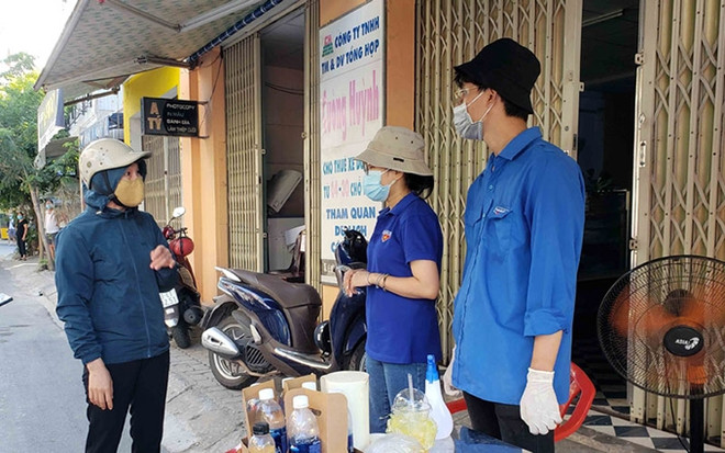 Miles de jóvenes en Da Nang se ofrecen como voluntarios para enfrentar al COVID-19 ảnh 1 Miles de jóvenes en Da Nang se ofrecen como voluntarios para enfrentar al COVID-19 ảnh 1