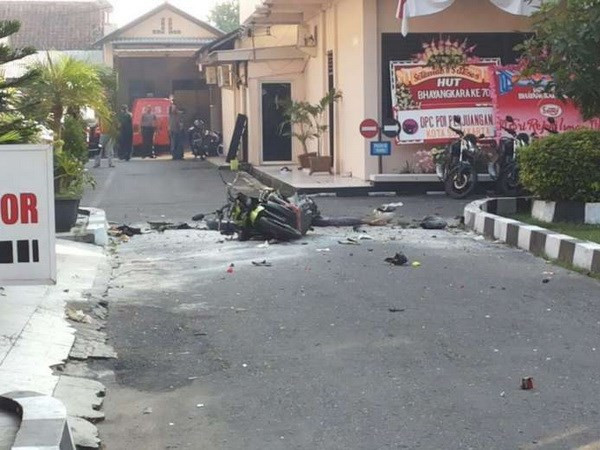 Indonesia: Ataque suicida en estación policial ảnh 1 Indonesia: Ataque suicida en estación policial ảnh 1